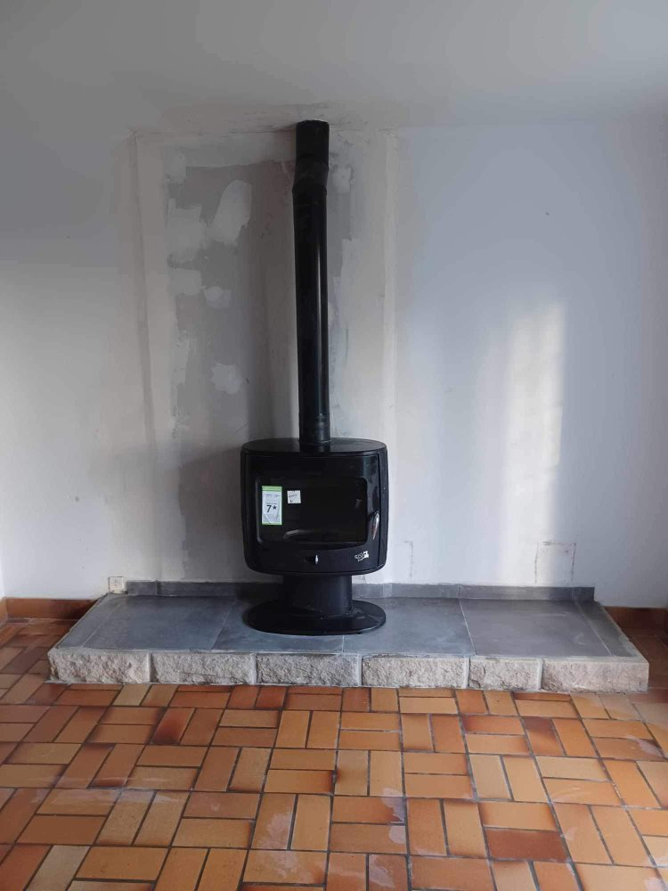 Sarl Treanton Pompe A Chaleur Plomodiern Installation Dun Poele A Bois Et De Sa Fumisterie A Plomodiern
